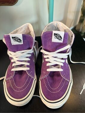 Vans Purple High-Top Sneakers with White Laces Mens size 6 women 8.5